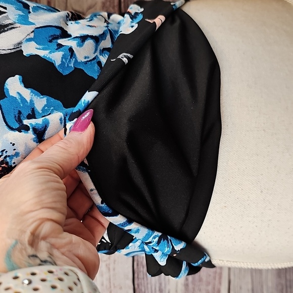 NEW WHBM WHITE HOUSE BLACK MARKET BLACK FLORAL FITTED HALTER TOP - Picture 11 of 16